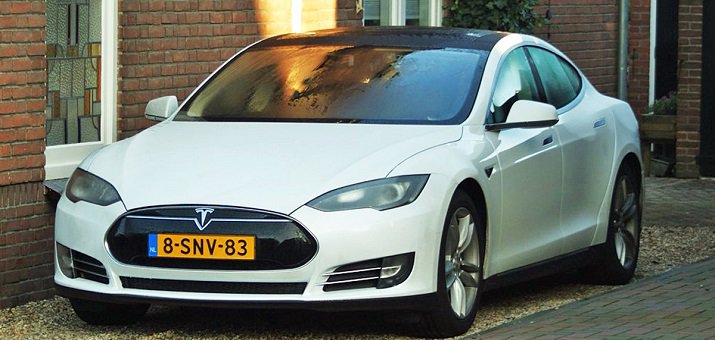 GroeneCourant's tweet photo. #SolarMiles van start: Groningers willen zonnestroom gebruiken voor #elektrischeauto’s -Groene Courant https://t.co/AO6V5xtlDF https://t.co/CBLLZZdiad