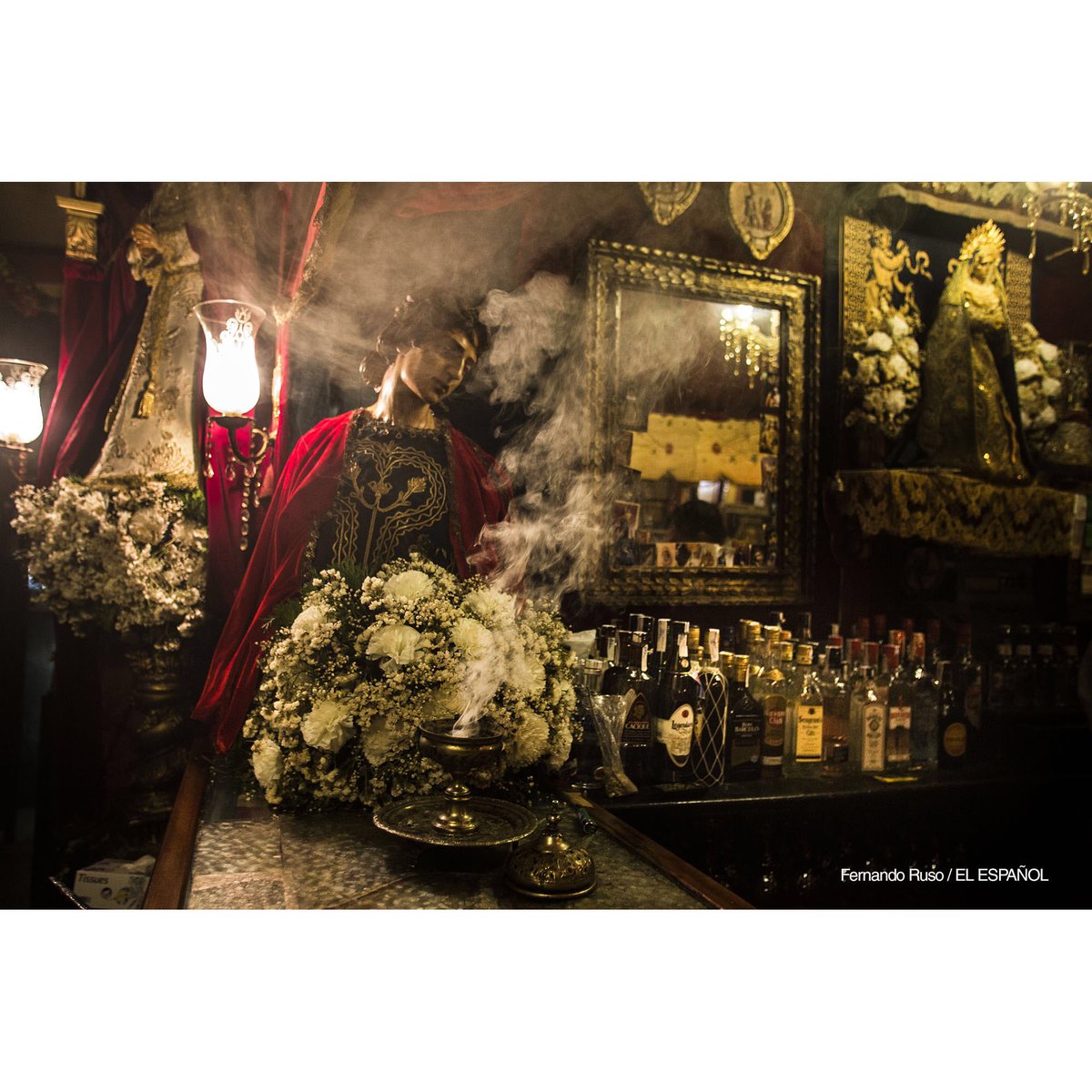 No es una iglesia, es el Garlochí, un bar barroco donde la especialidad es la 'sangre de cristo' a 5€. elespanol.com/reportajes/201…