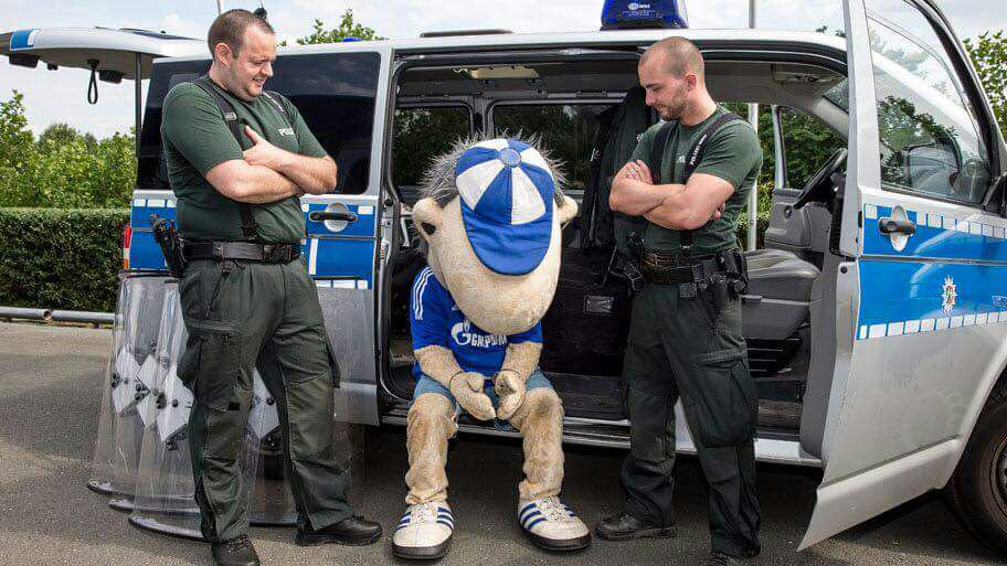 quatscherlein's tweet photo. #erwin #freiheit #erwin04 #s04 #PolizeiNRW Stadionverbote halten ihn nicht auf! 😜 https://t.co/dpM0vqZ2DQ