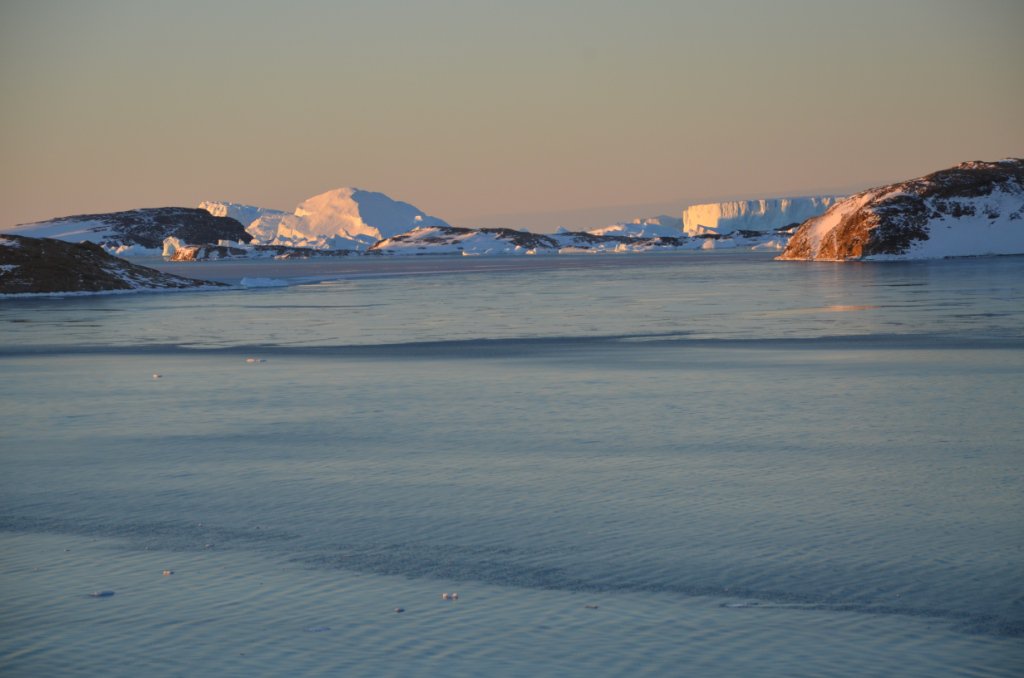 ncaor_goa's tweet photo. Antarctic winter setting in as evident from the freezing sea around Bharati Station #Antarctica https://t.co/3lcm6zTk4i