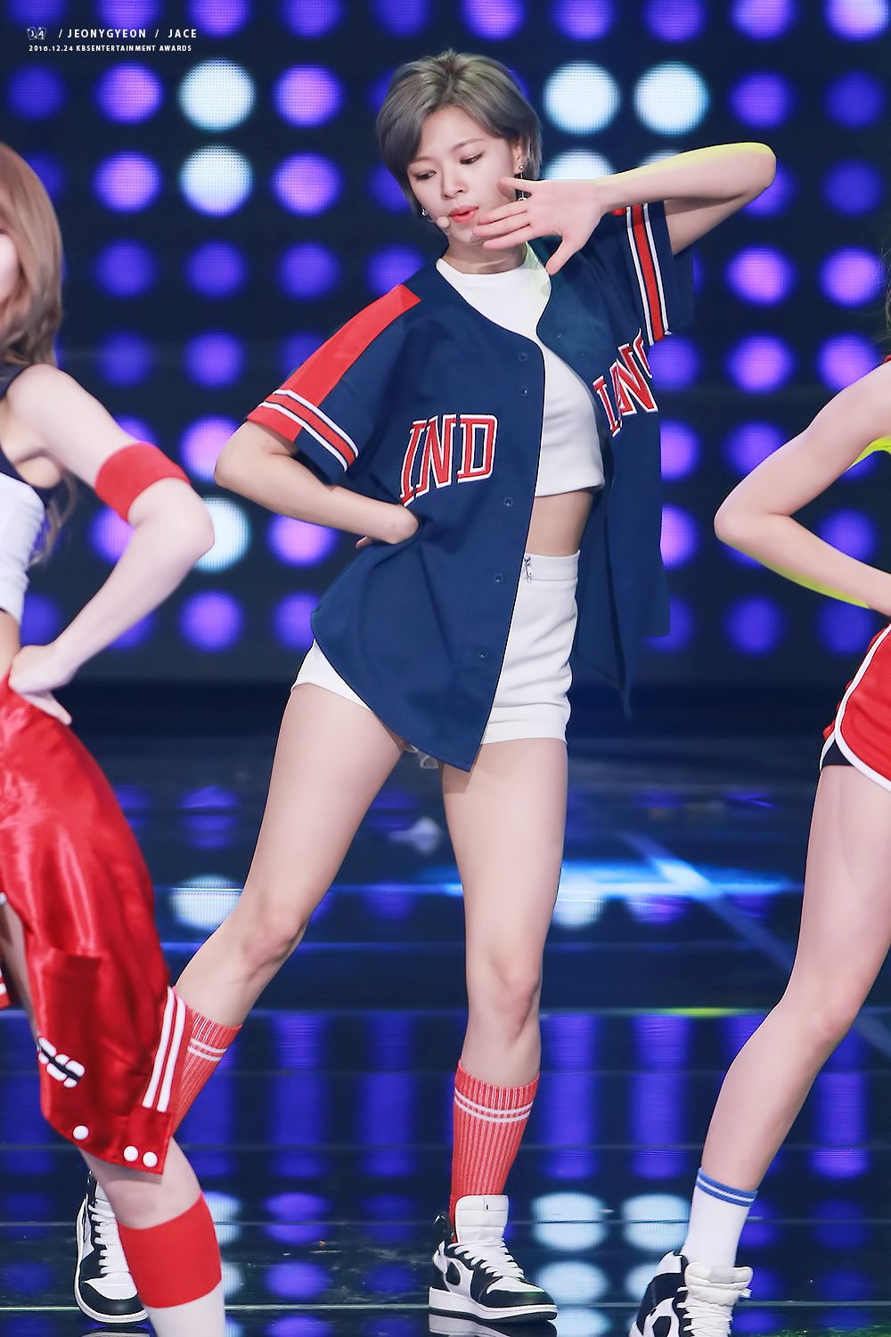 C9RwhCfVYAA3-HT.jpg:orig