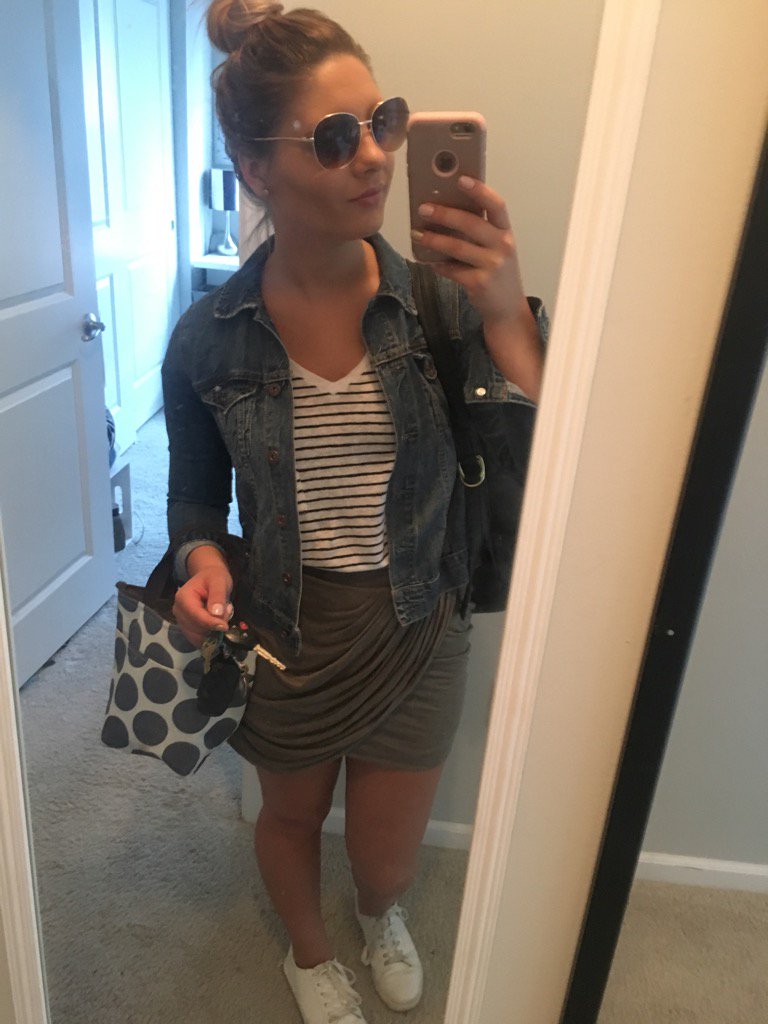JLDesigns0's tweet photo. When your work life is hectic but you the style is chill #fashion #packingForAllDay #NeedCoffee https://t.co/go6NOhoE9M