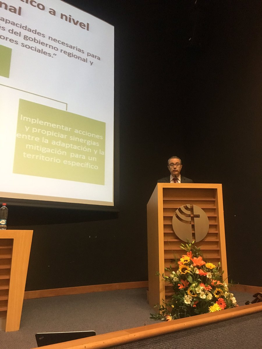 marcopichunman's tweet photo. Seminario Políticas Públicas sustentabilidad y ef energética frente al cambio climático @MMAChile @ICAmbientalUCT @SerEnergiaAr @MinEnergia https://t.co/kRWgX2WN90