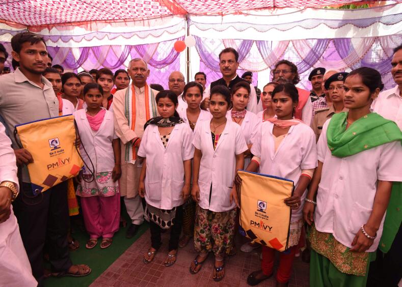 RajivPratapRudy's tweet photo. Visited skilling centre in Chhapra wd @TCGEHLOT this centre has trained 1034 candidates and 834 have been placed in 35 companies. @PMOIndia https://t.co/g12bjep1kN