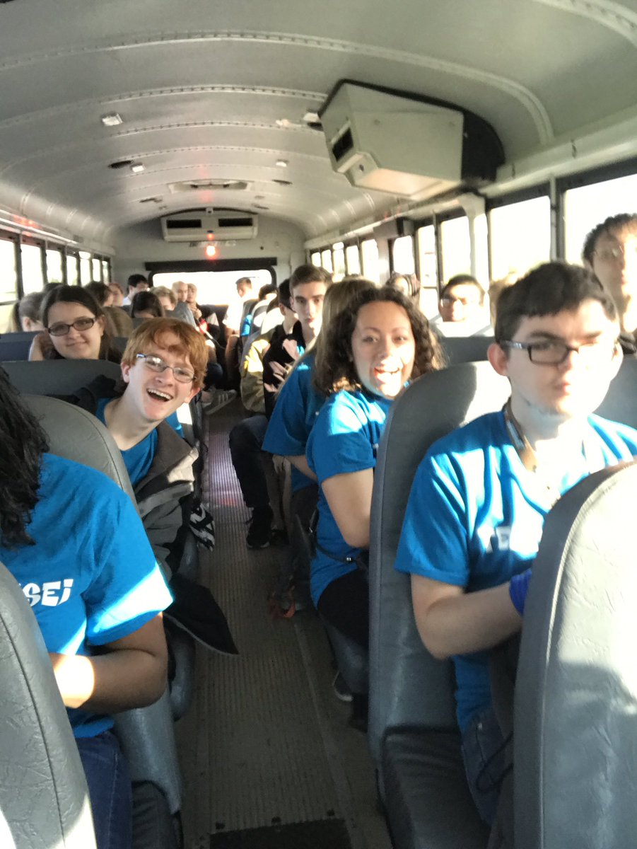 AvonGerman3's tweet photo. @AvonHSPrincipal @ahsasstprin @OrioleTweets AP World Language off to annual International Market trip! #welovejunglejims https://t.co/kW6XFURW4t
