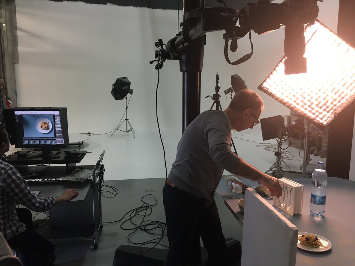 mycookingbox's tweet photo. Shooting in corso .... nuove ricette! Stay tuned #startup #food #Box #mycookingbox #photo #pic #pasta #italy #toscana https://t.co/b83Gkou1TQ