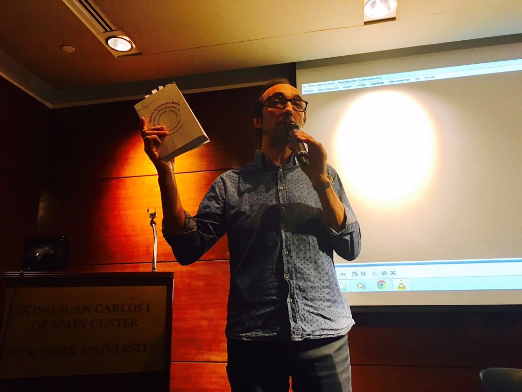 Fotos ayer, spoken word de mi poesía en <a href="/KJCC_NYU/">NYU KJCC</a> . Gracias al público que llenó el auditorio <a href="/Seix_Barral/">Seix Barral</a>