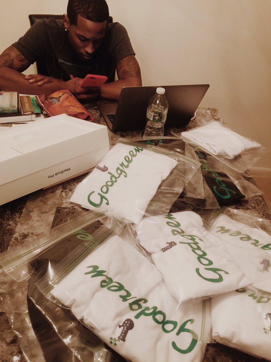 Papi_Trulo's tweet photo. #420 #GoodGreen #NoWalgreens https://t.co/AGgphEbqN0 https://t.co/Mzdol0Ou93