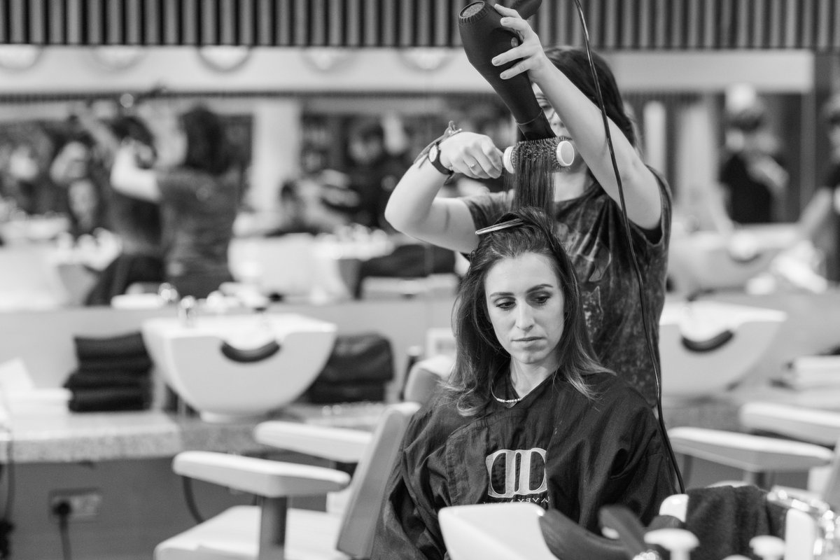 Kassiani_cheir's tweet photo. SEND ME YOUR QUESTIONS! Are you a bride to be &amp; need to know about bridal hair? I have teamed up with @DDStephenSt to answer your Qs! https://t.co/eqUO9uQelg