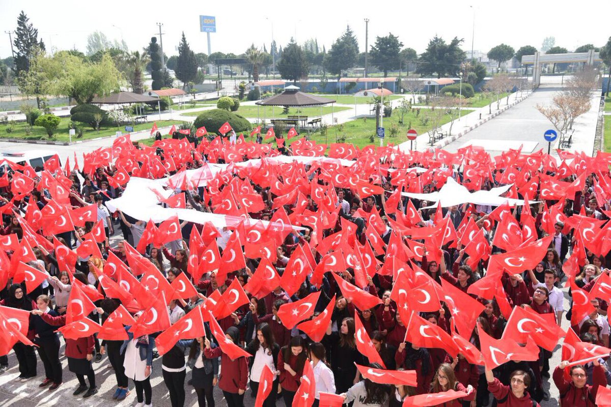 yucelyilmazyy's tweet photo. SYAL öğrencilerinin düzenlediği Sizler Silahla, Bizler Kalemle adlı programa katıldık.
Bu gençlerin tamamıyla gurur duyuyoruz. https://t.co/MfKCZh07NO