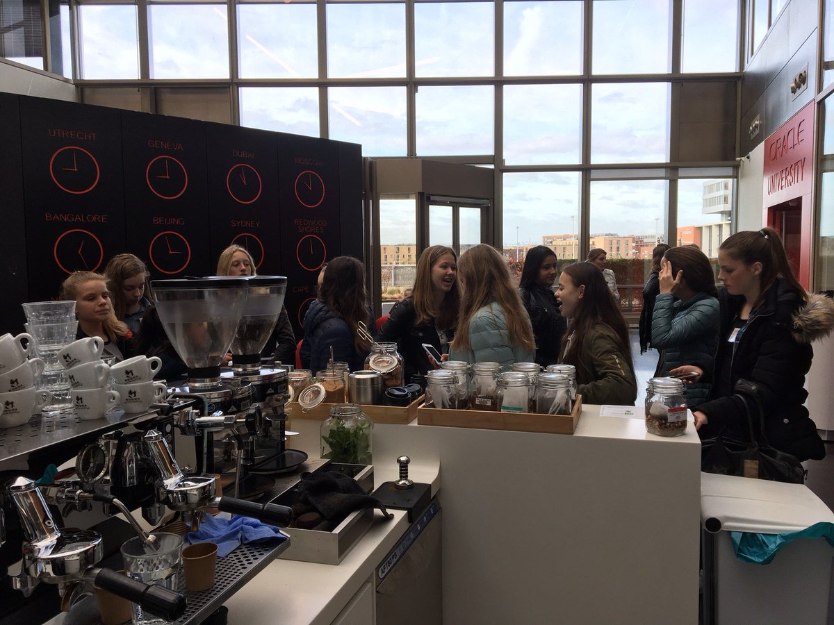 Oracle_NL's tweet photo. Het is weer #Girlsday. ICT is niet saai! Inspirerende opening door @janneke_improve #rolmodel #womenintech https://t.co/F4SVnLco1n