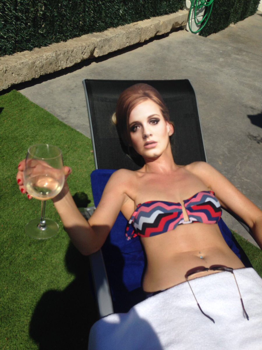 Dutchvon's tweet photo. @Adele just chilling at the pool. 🏊🏻 vino in hand #holidays #vino #weloveadele https://t.co/wps79V8e4F