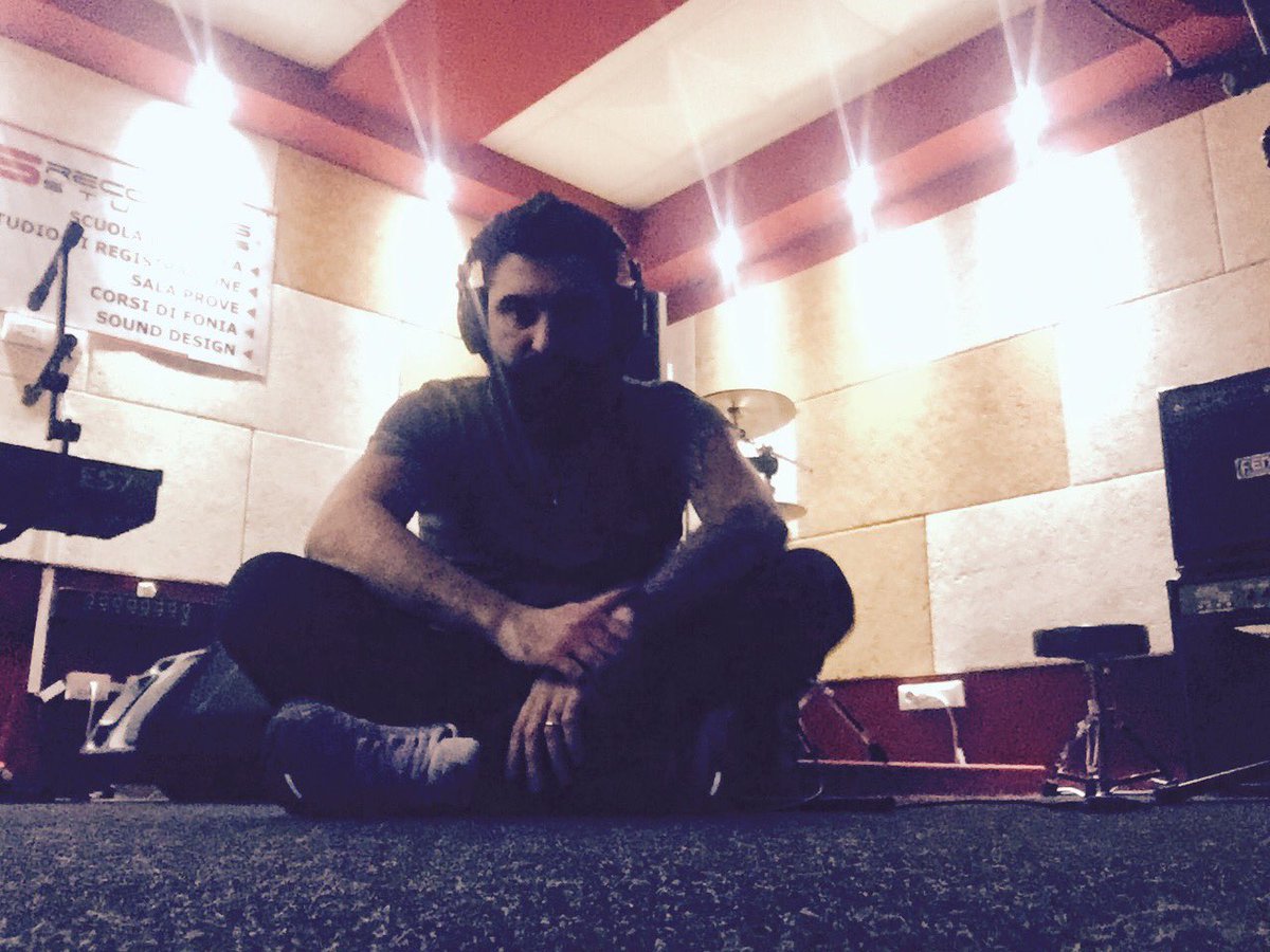 IlSinfonico's tweet photo. Tic Tac il disco è quasi pronto #UnSalto @improbabileorck https://t.co/M8I2FJLlg7