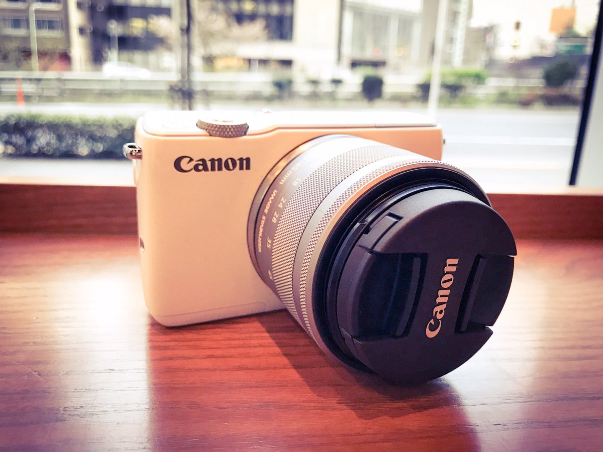 加藤英美里 お持ち帰りしたのはこちら Eos M10です 持ち運べて パッと撮れればいいかな というには十分なミラーレス 2枚目は 早速撮ってみてノー加工で好みな色味にもできました