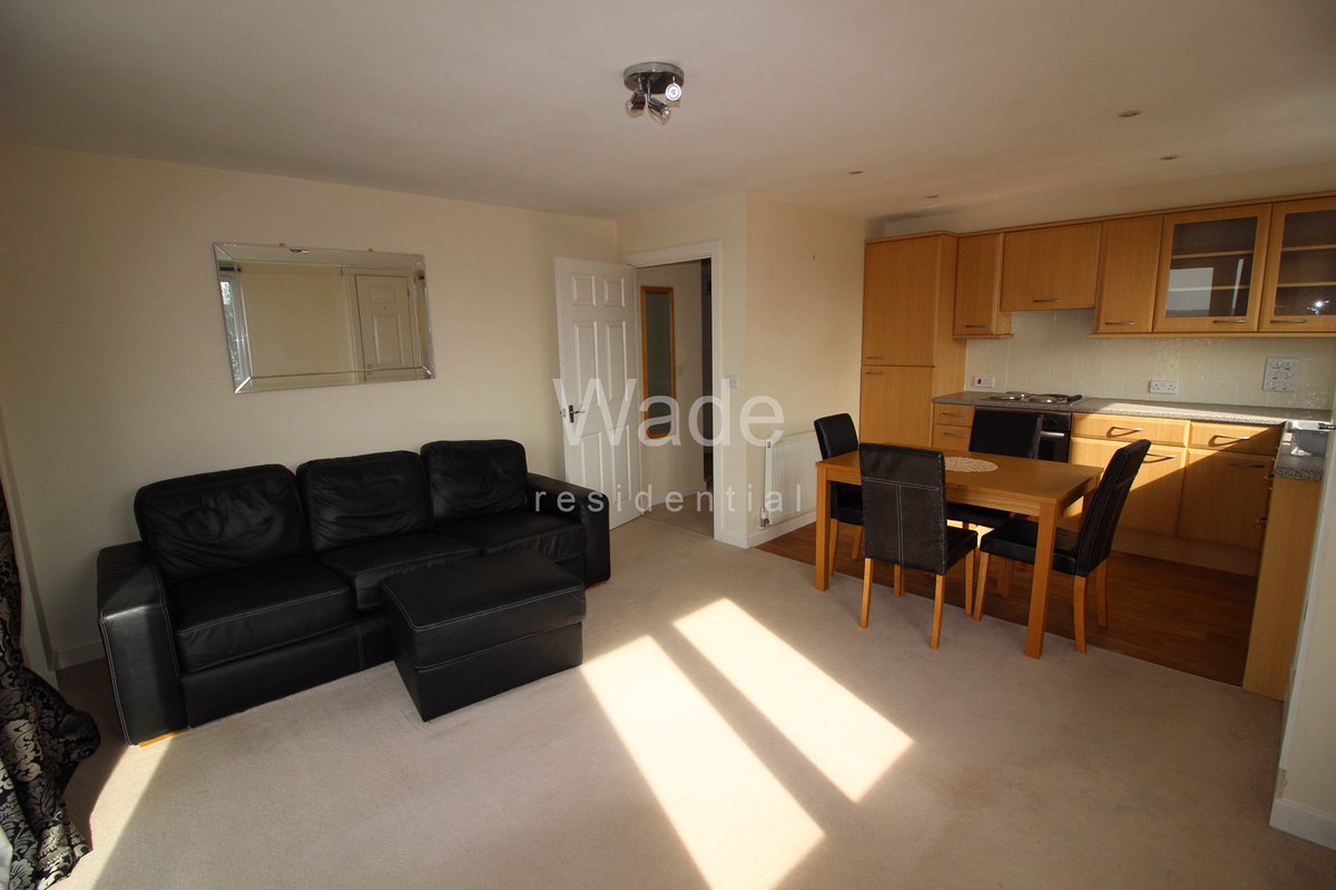 waderesidential's tweet photo. 2 bedroom flat #tolet a minutes walk away from #Billericay station. Check our @rightmove page for more details https://t.co/4vMx0WOlFQ #flat https://t.co/OVC21CEDjR
