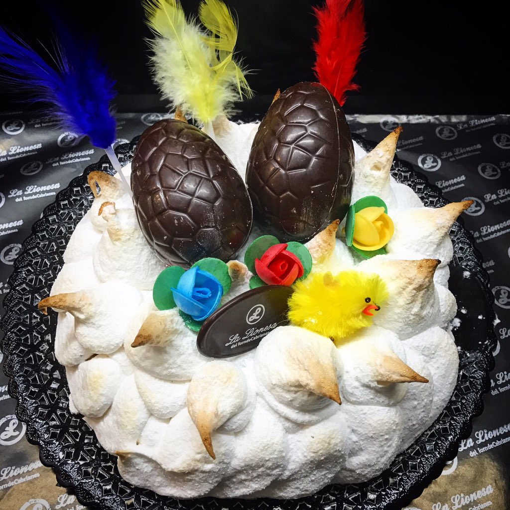 Mona de Merenga: Dolç fet amb clares d’ou batudes a punt de neu i sucre i cuit al forn #LaLionesadelForndeCabrianes #Pasqua2017