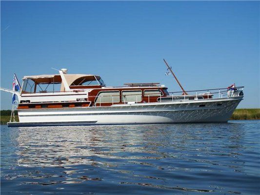 NLyachts's tweet photo. Nu in prijs verlaagd! #motorjacht #SupervanCraft geschikt voor varen door Frankrijk.
https://t.co/Yzq8kTJfTS
#ElburgYachting #NLyachts https://t.co/XjSURcpK5b