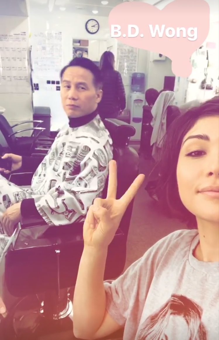 JurassicWorldES's tweet photo. .@Maniella y @BD_WONG en los camerinos del rodaje de #JurassicWorld2 https://t.co/Ihu61uQ7C2