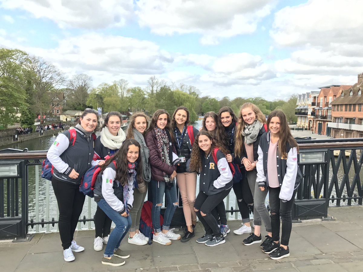 beo_world's tweet photo. Instituto Mexicano Regina having fun in Windsor Castle!!! #beoroyalholloway #beoroyal #beo2017 #BeoWorld2017 https://t.co/1M5dfJwadc