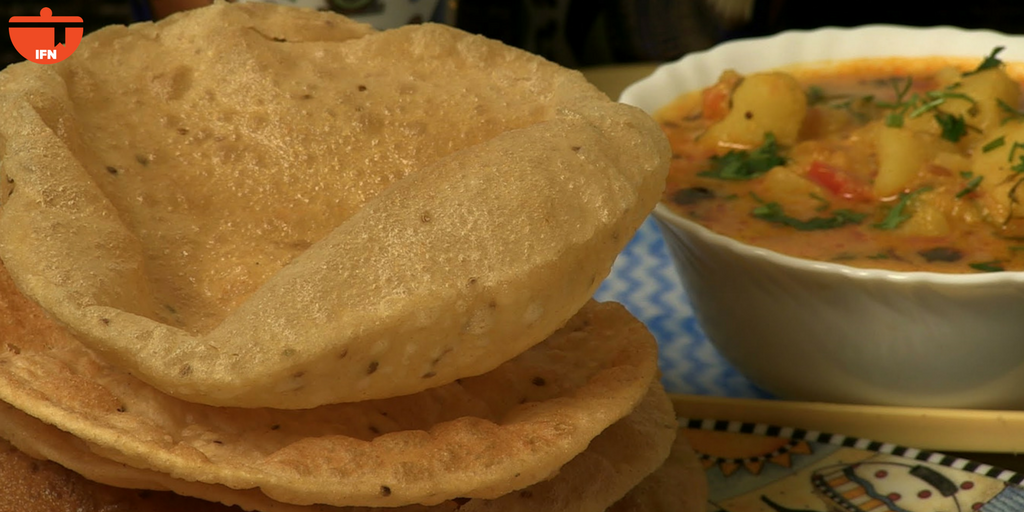 ifn's tweet photo. Another #Basakhi special by Seema aunty. #Swadisht Aloo Puri to hog on. #Recipe - https://t.co/IrH6R0MqDF https://t.co/1j4VH6BWzU