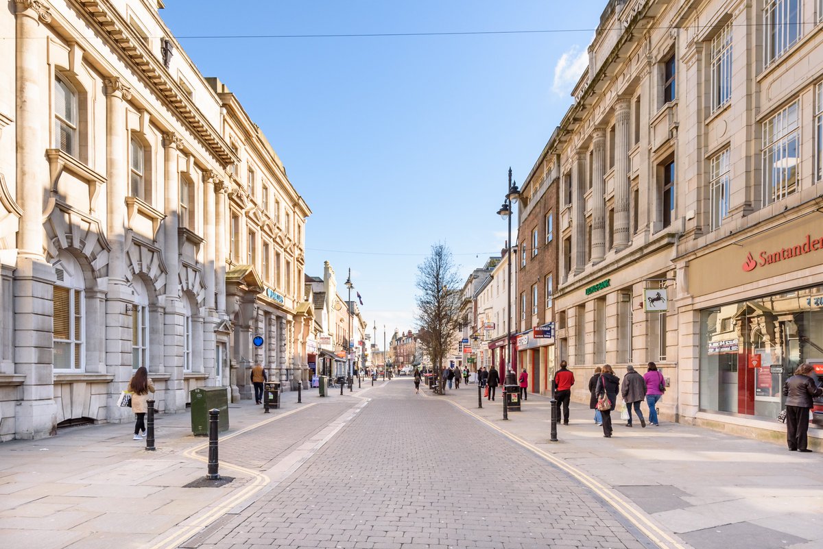 CJDungworth's tweet photo. Who says #Doncasterisgreat High Street is not beautiful. Check out the stunning architecture heading towards our brilliant Mansion House https://t.co/TfA3QmzdDf