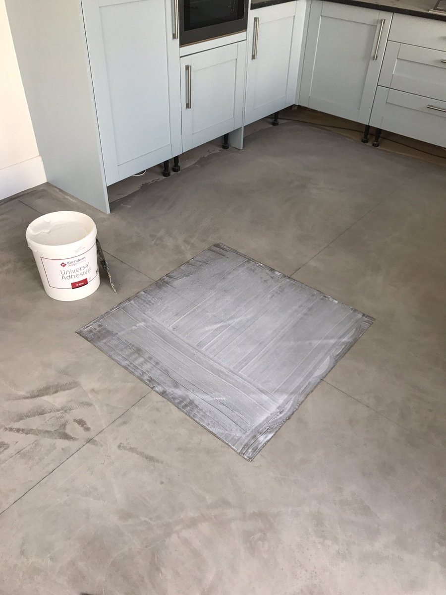 floor_show's tweet photo. @KarndeanFloors @FBallUK installed to this kitchen in Truro #floorshow #karndean https://t.co/KFYzSuX9Nt