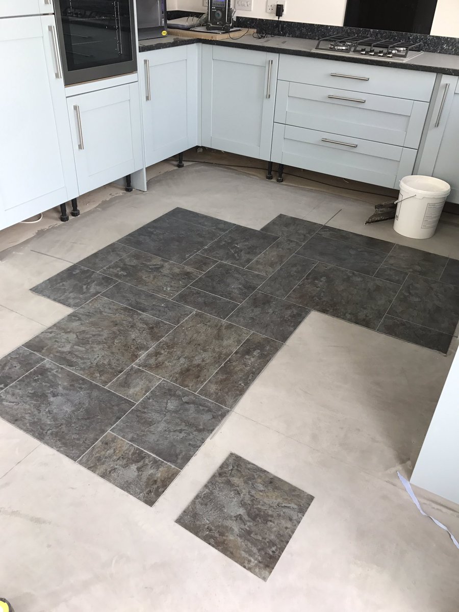 floor_show's tweet photo. @KarndeanFloors @FBallUK installed to this kitchen in Truro #floorshow #karndean https://t.co/KFYzSuX9Nt