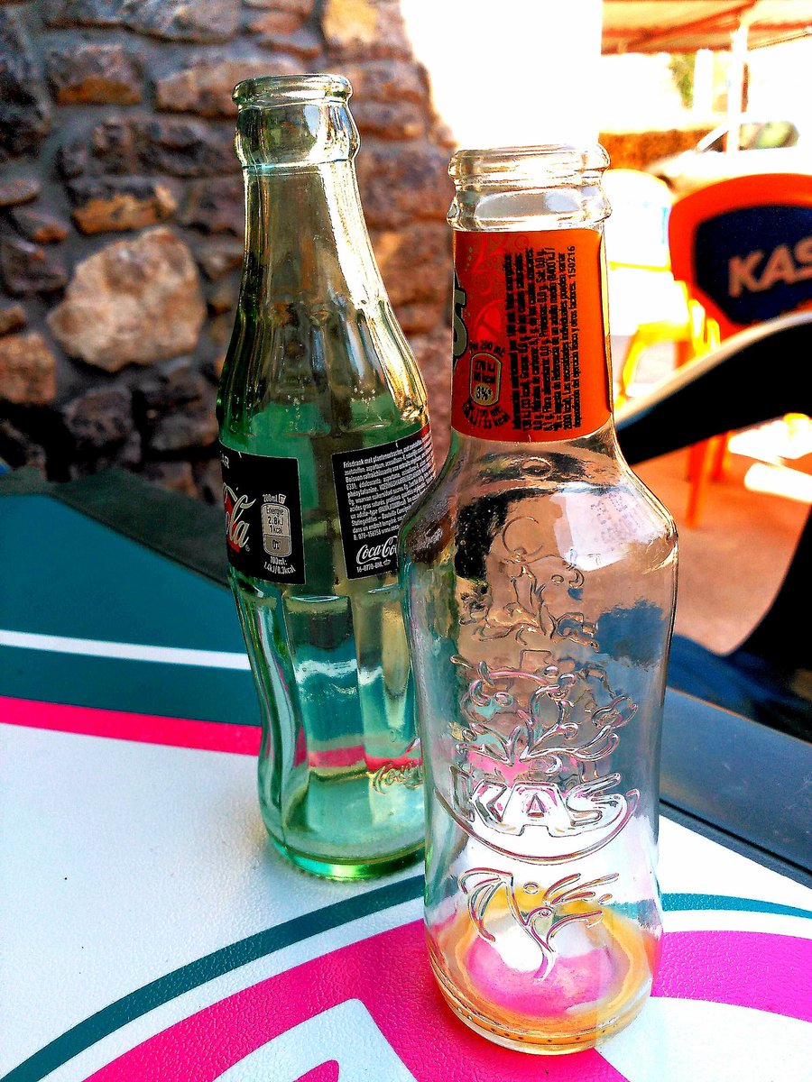 Greenbug_MJSF's tweet photo. Please, let's go back to the beautiful  stylish clean good old glass bottles, and let's make them returnable also in shops and supermarkets. https://t.co/Zvscm3Ks1B