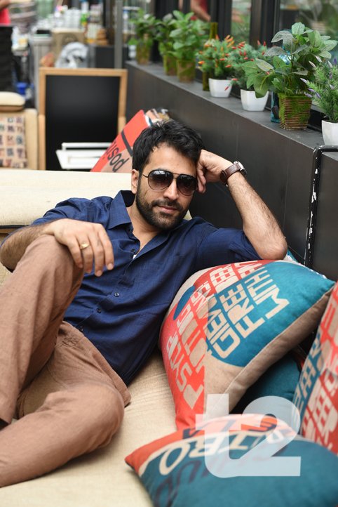 t2telegraph's tweet photo. He can lie in mud for hours for the sake of art and bishorjon. Just donโt ask @itsmeabir to dance!
https://t.co/BIxpESsI1C https://t.co/PWtiGbIl6m