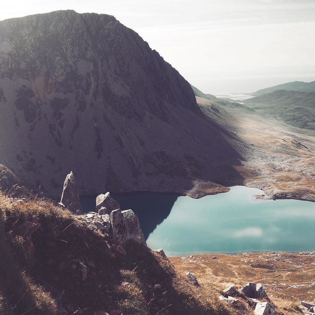 ALLANCRUTCHLEY's tweet photo. Outpost
.
.
#cadairidris #snowdonia #wales #cymru #llyncau #craigcau #penygadair #chair #rock #lake #clouds #cloud… https://t.co/lUpiNObhmA https://t.co/v2Vvu8QzJg