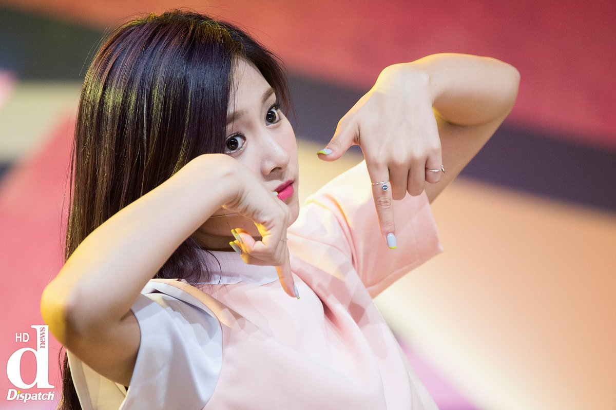 Twitterren Tt 泣いた Ttポーズ ツウィ 周子瑜 Tzuyu つうぃつうぃ目がいくツウィ