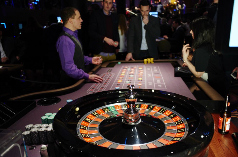VGCasino's tweet photo. There are only 9 hours to go until we spin the roulette wheel but will it be #VGCRed or #VGCBlack that wins tonight? https://t.co/jXbNeODoQy https://t.co/GWxEeNTakU