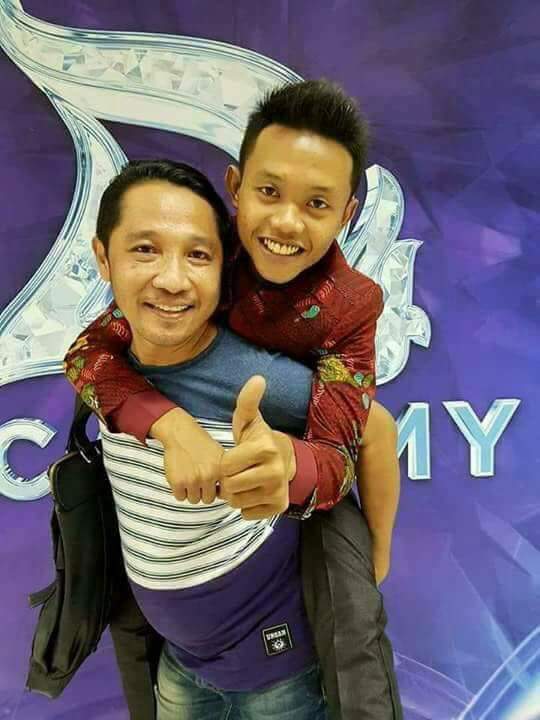 Eleh2 lagi gendong2 an sama kk munif <a href="/DA4_Firdaus21/">Firdaus D'Academy 4</a> #Firdausda4juaradihati @IndosiarID @HitamPutihT7 <a href="/InboxSCTV/">INBOX SCTV</a> <a href="/FTV_transtv/">FTV TRANSTV</a> <a href="/OfficialRCTI/">RCTI</a>