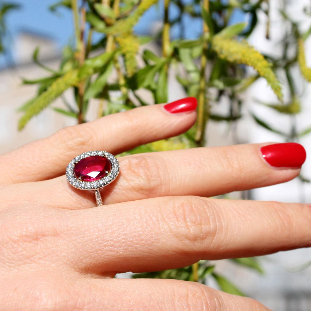 TheJewelleryEd's tweet photo. The red-hot designer from #Austria you need to know: https://t.co/qmWXo8geRQ 

#jewellery #ring #ruby @AENEA_Jewellery https://t.co/M7PnEd986K