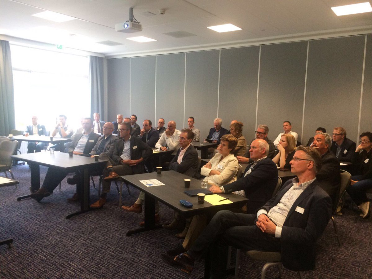 stgcarmel's tweet photo. Ronde 1 break-outsessies zit erop met o.a. 'Het Tienerbrein' (door @JelleJolles) en betrokkenheid leerlingen (door @St_leerKRACHT). #SLdag https://t.co/ZPevHds16y