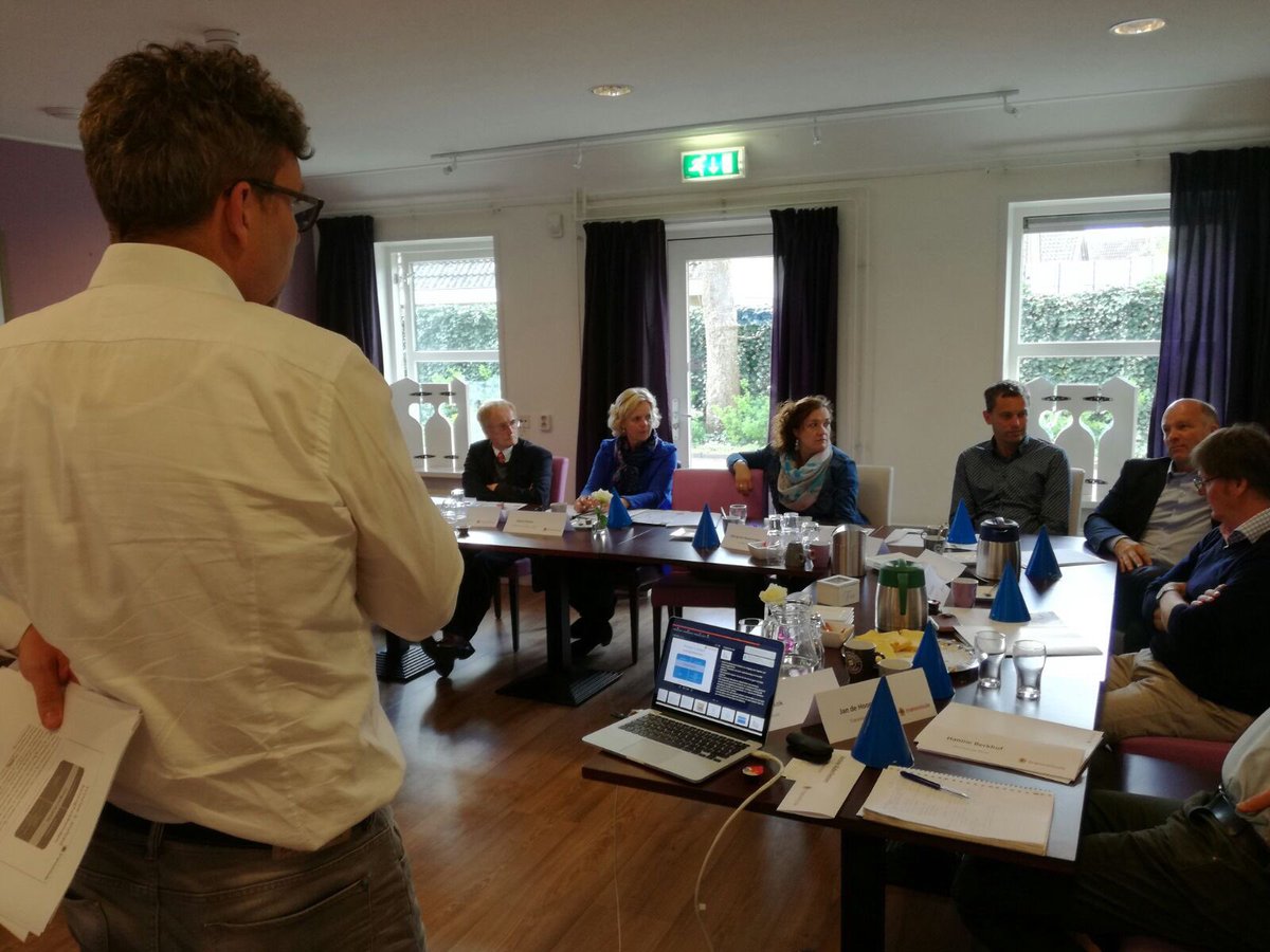 Jan de Hoog in gesprek met zorgorganisaties in Noord-Nederland over Lev-regels voor governance.