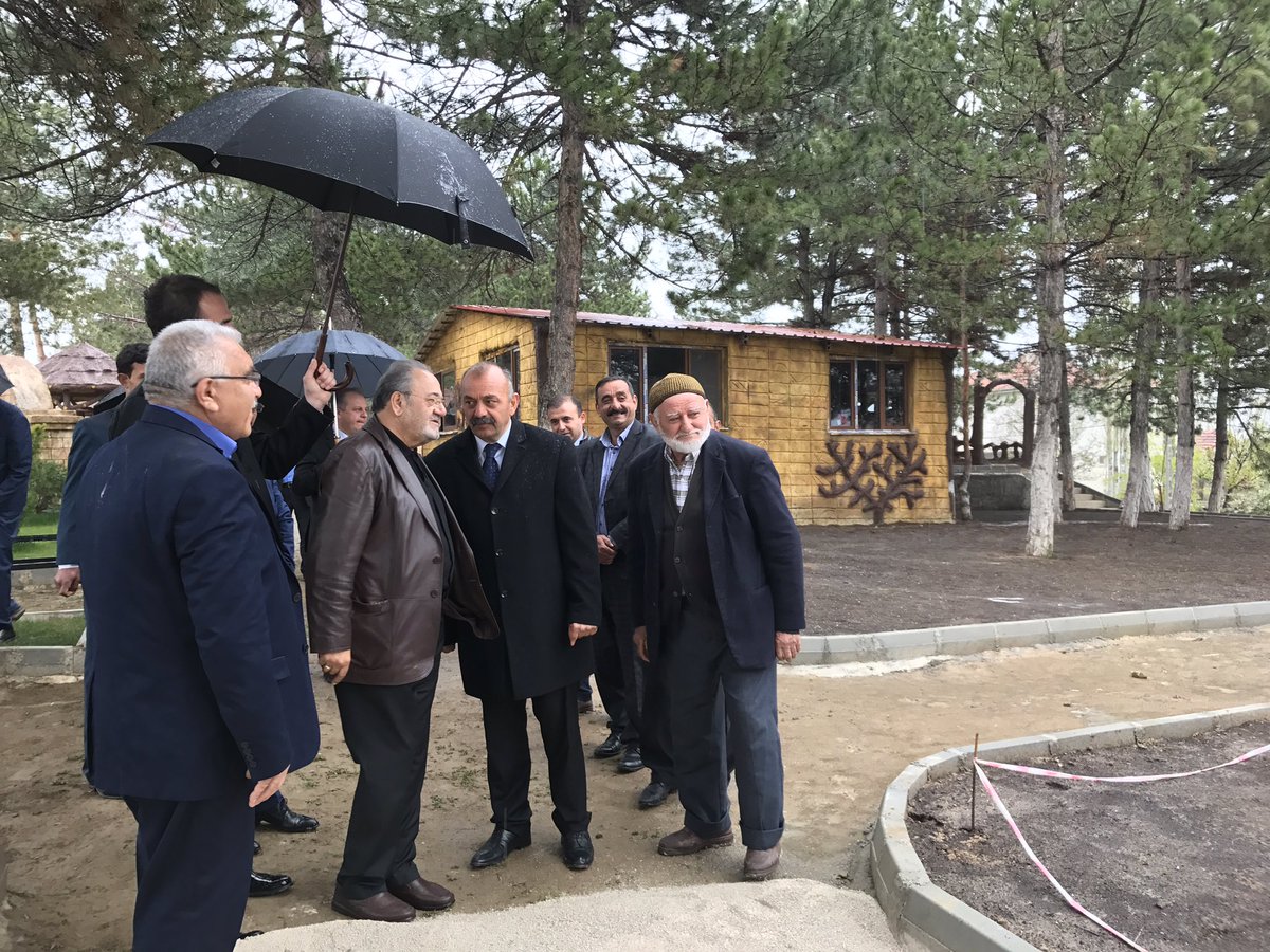 salimuslu__'s tweet photo. Ortaköy Belediye Başkanımız yaptıkları hizmetleri yağmurun bereketi ile yerinde gösterdi. #DaimaHizmetKararimizEvet https://t.co/cG66FfvJmU