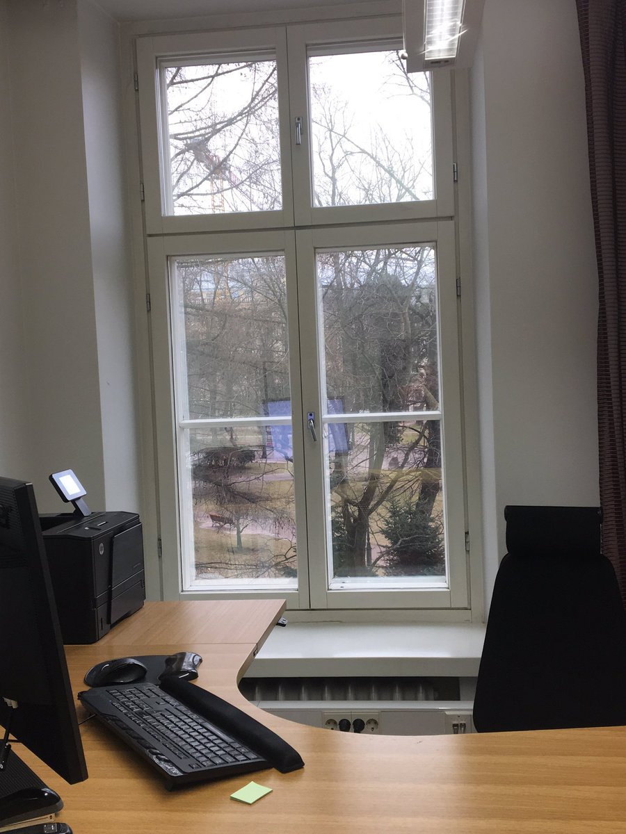 annakevatsalo's tweet photo. Kaappi tyhjä, meili tyhjä, mieli tyhjä. Kiitos #rekrytointikonsultointi 2011-2017. Uutta kohti! #workworkwork #vacationfirst https://t.co/NEsgZSJJF5