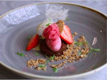 BouquetGarniUK's tweet photo. Maxi Quenelle #RedFruit (836167) @DidessBelgium #FrozenElements with #strawberries to spice up your #dessert #pastrychef #michelinstar #chef https://t.co/QwcYs7F56y