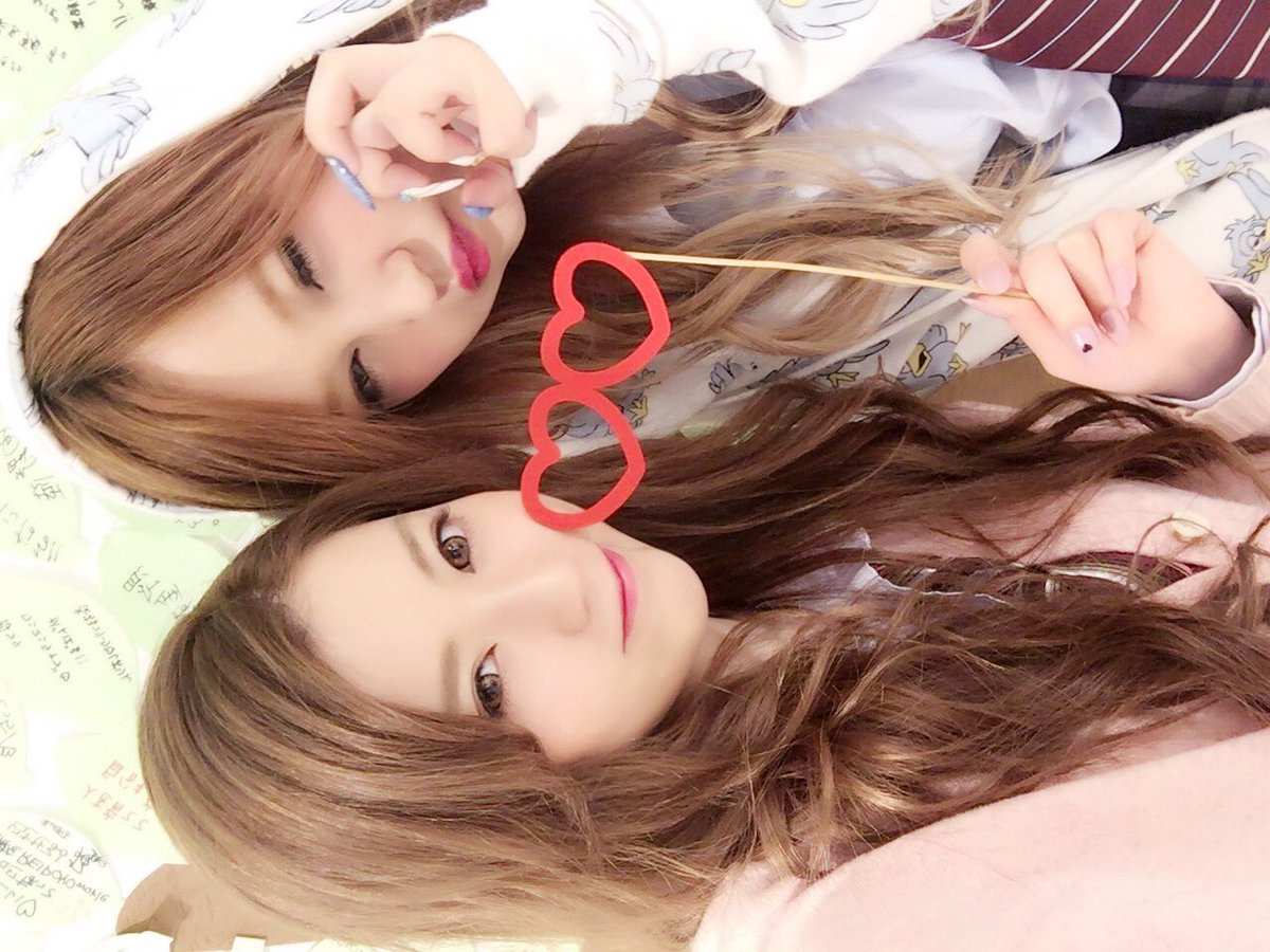 reipoyo_0411's tweet photo. えなちょんとたくさん語ってばかなこといっぱいした！笑
唯一のタメで大切な友達。いつもありがとう😢💕 またあそぼ！えなちょん♥

笑顔になれた１日でした。 https://t.co/8kZyXR1T3O