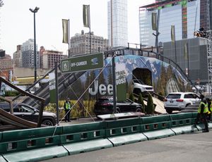 2017 Jeep Compass totally biffs it on auto show ‘off-road’ course – Roadshow dlvr.it/NtDJ72 #News Top10Tech.com