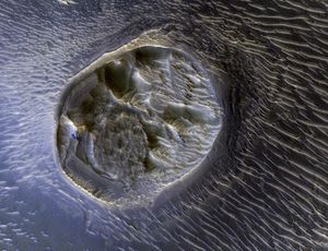 Trippy NASA image shows dramatic Mars mesa – CNET dlvr.it/NtDJ8h #News Top10Tech.com