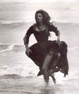 There is a fountain of youth: it is your mind,your talents,the creativity you bring to your life and the lives of people you love.#SophiaLo