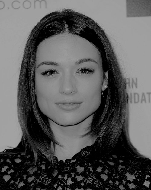 〔 Se busca.〕

✧ Celeste Radnor.
✧ Linthger.
✧ Líder.
✧ FC: Crystal Reed.

¿RT?