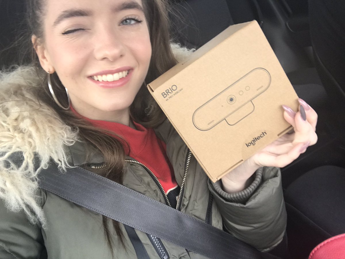 SofyaOrlena's tweet image. MY NEW FUCKING EXPENSIVE WEBCAM BABY BRIO by @Logitech  !!!!!! ❤❤❤❤❤ #logitech #logitechbrio #streamergirl