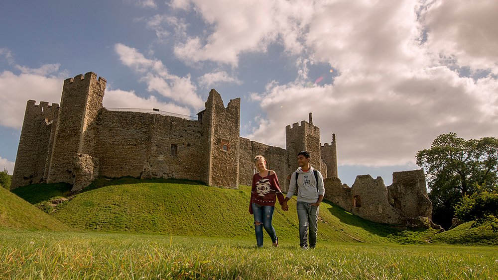 EnglishHeritage's tweet photo. Still no plans for the #EasterWeekend? We've got you covered... https://t.co/7eWxGkdClO https://t.co/FjIDfvYgJH