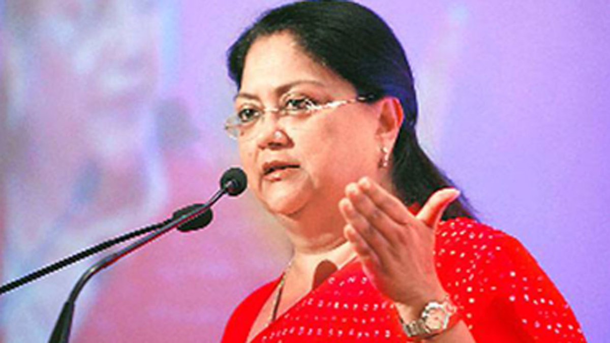 DailyO_'s tweet photo. Why #VasundharaRaje couldn't afford to lose #Dholpur by-poll | @devawadhawan | https://t.co/E8fiFA7PR4 https://t.co/LcHdsLFrGJ