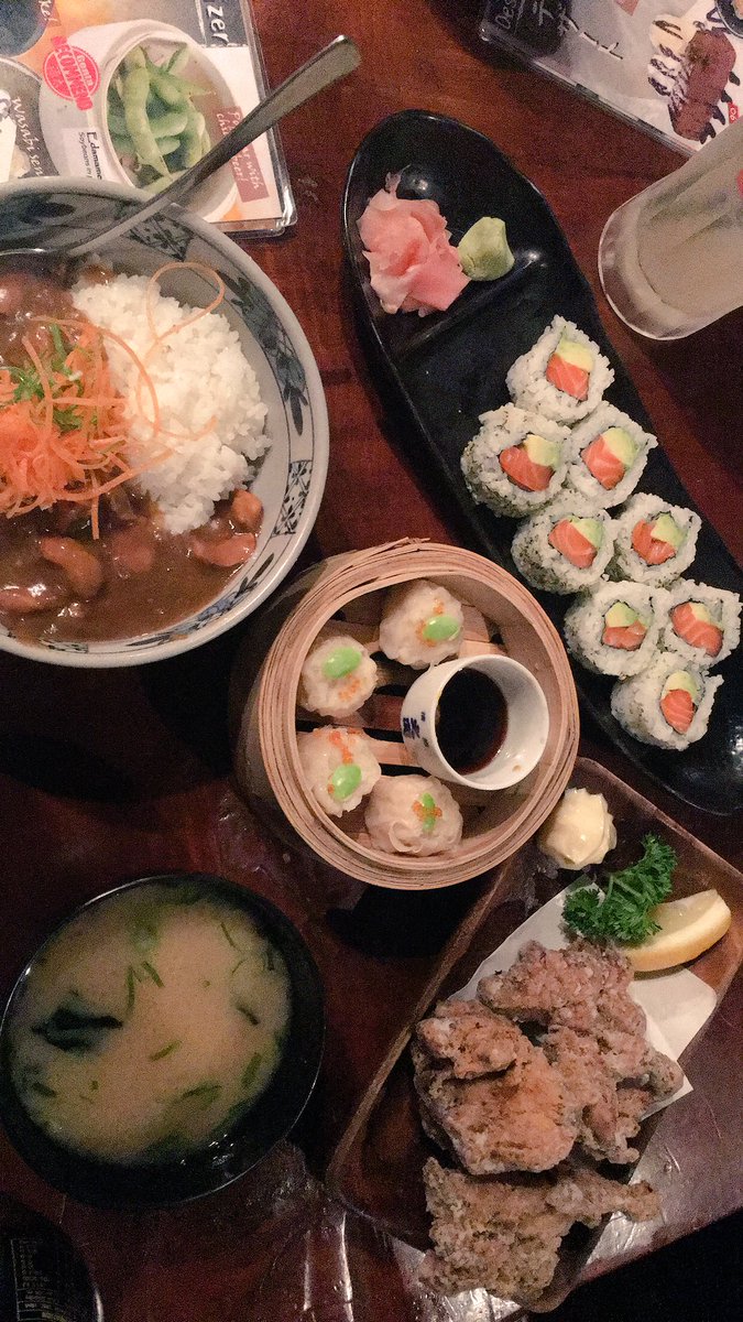 _mariegalaxy's tweet photo. Last minute dinner plans with Angel because we were both too lazy to cook tonight ๐ #japanesegoodness ๐#HolyThursday https://t.co/GlKDcHgLI4