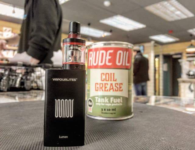 VAPEStoresUK's tweet photo. *NEW TOYS* SMOK Spiral tank partnering up with the Vapourlites Lumen to make the perfect pocket vape. #vape4lyfe #vapenation #vapedaily https://t.co/DvgiGHBOyp