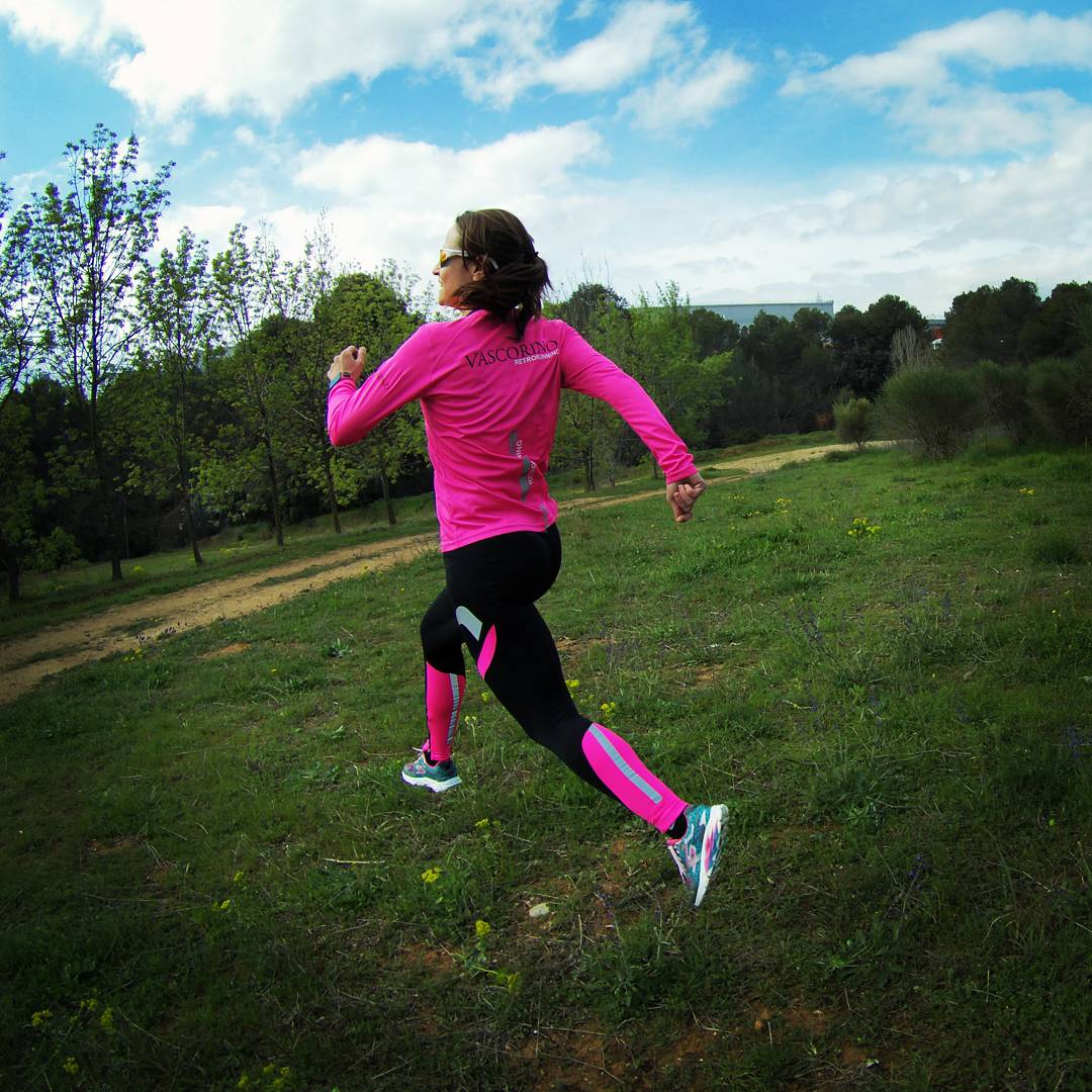 LisaOFScotts's tweet photo. Sigue corriendo correr chica run run con #vascorino🍷
Además usted puede comer más huevos de Pascua de chocolate!
@RetroRunning_💕 https://t.co/oOj8smeIh9